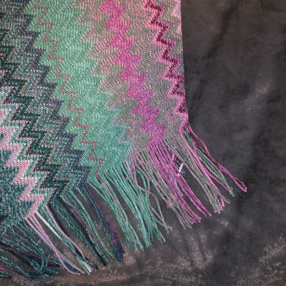 Sold❌ Poncho/ Shawl - Picture 2 of 2